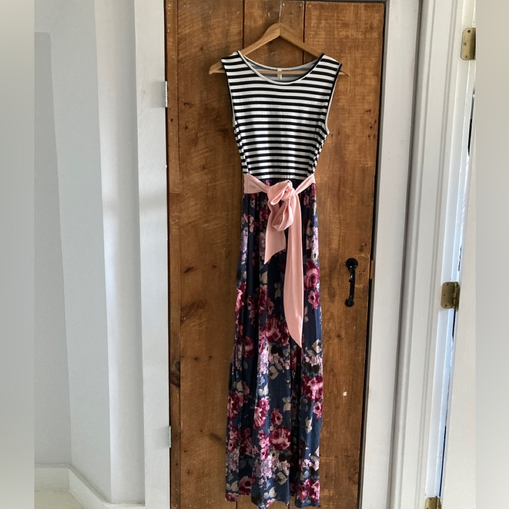 Pink blush maxi dress size large like new